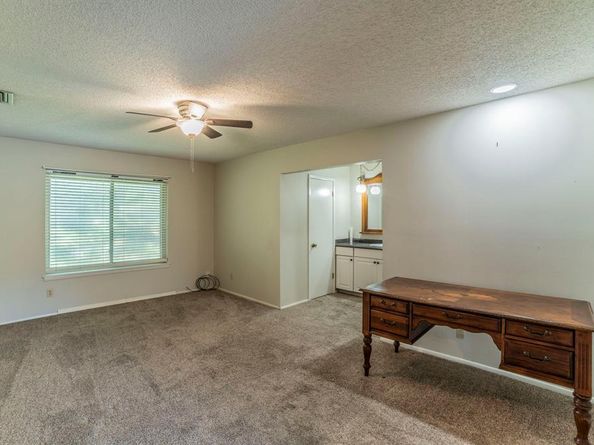 1313  York Drive , Edgecliff Village Texas 76134