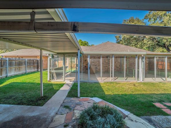 1313  York Drive , Edgecliff Village Texas 76134