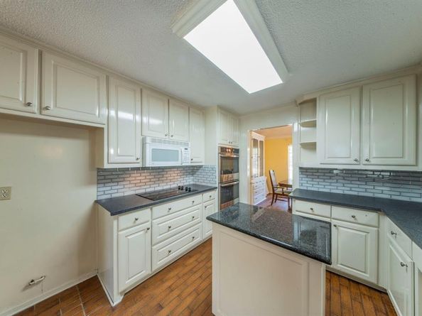 1313  York Drive , Edgecliff Village Texas 76134