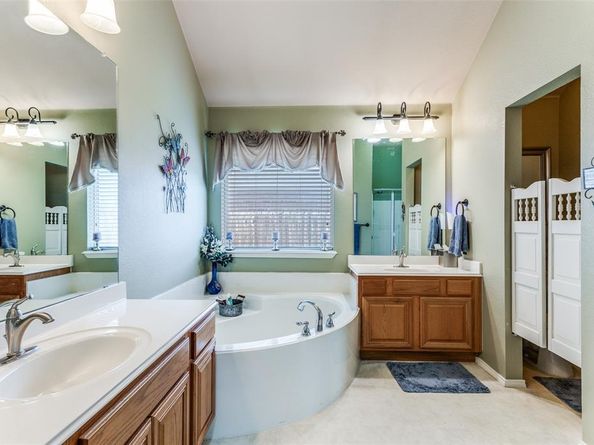 300  Lottie Lane , Saginaw Texas 76179