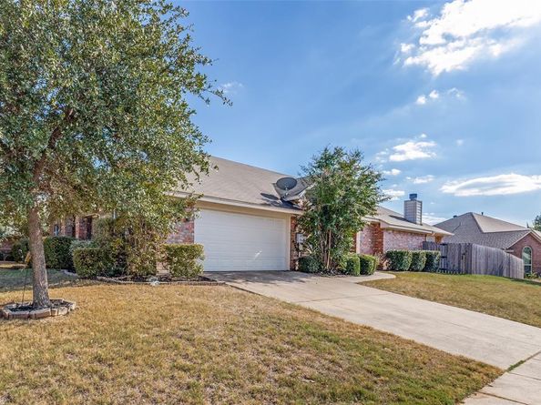 300  Lottie Lane , Saginaw Texas 76179