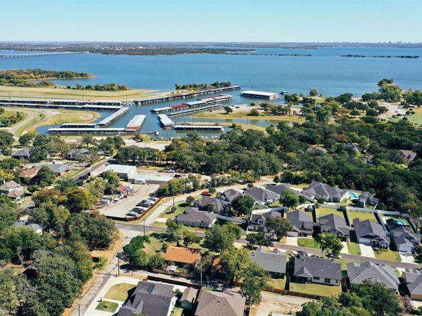 216  Wilson Street , Lake Dallas Texas 75065
