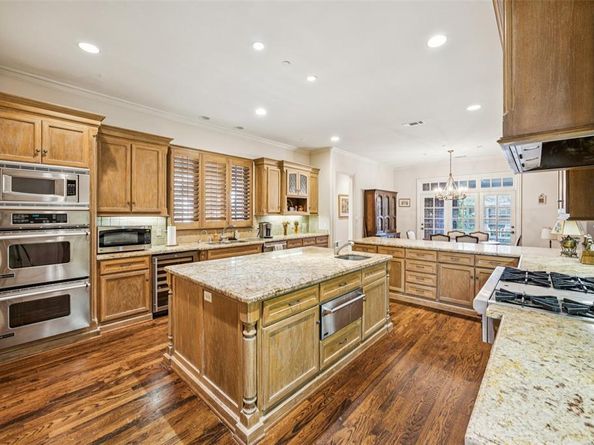 6239  Park Lane , Dallas Texas 75225