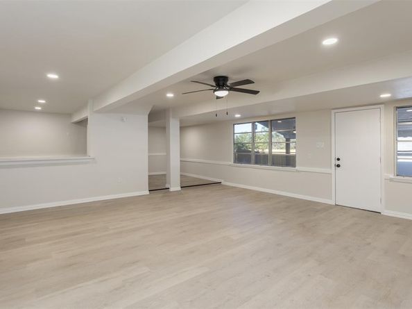 1409  Autumn Leaves Trail , Dallas Texas 75241