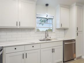 1409  Autumn Leaves Trail , Dallas Texas 75241