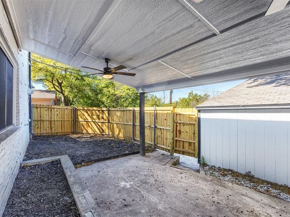 1409  Autumn Leaves Trail , Dallas Texas 75241