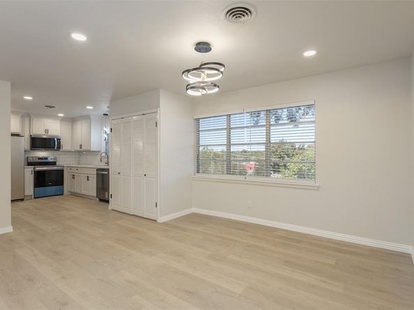 1409  Autumn Leaves Trail , Dallas Texas 75241