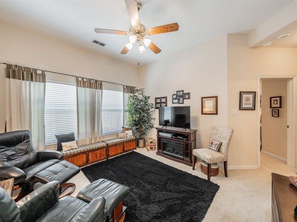 2404  Aramic Court , Arlington Texas 76001