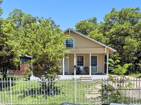 704 S Beacon Street , Dallas Texas 75223