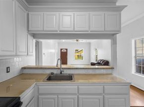 704 S Beacon Street , Dallas Texas 75223