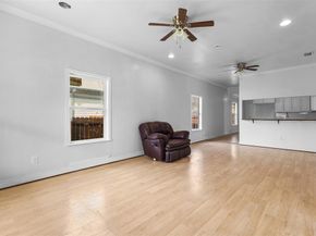 704 S Beacon Street , Dallas Texas 75223