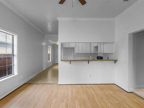 704 S Beacon Street , Dallas Texas 75223