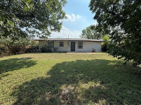 4025  Eastland Street , Fort Worth Texas 76119