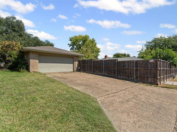 2412  Flagstone Drive , Plano Texas 75075