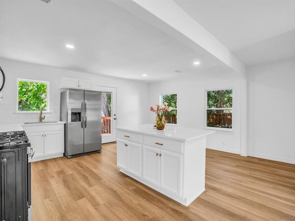2108  Blake Avenue , Dallas Texas 75228