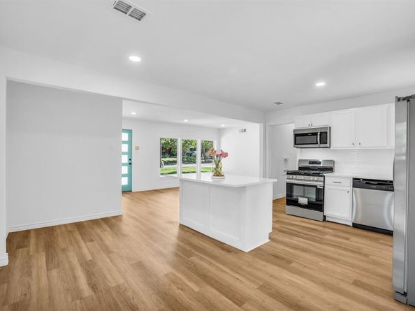 2108  Blake Avenue , Dallas Texas 75228