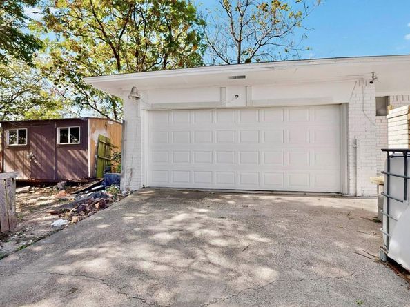 1120  Misty Glen Lane , Dallas Texas 75232