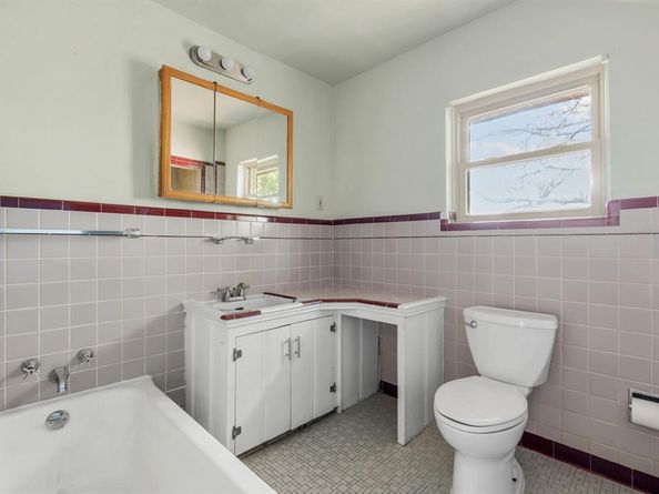 1801  Yale Street , River Oaks Texas 76114