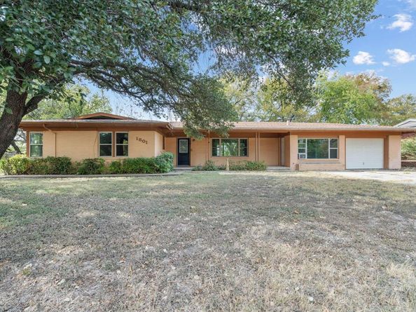 1801  Yale Street , River Oaks Texas 76114