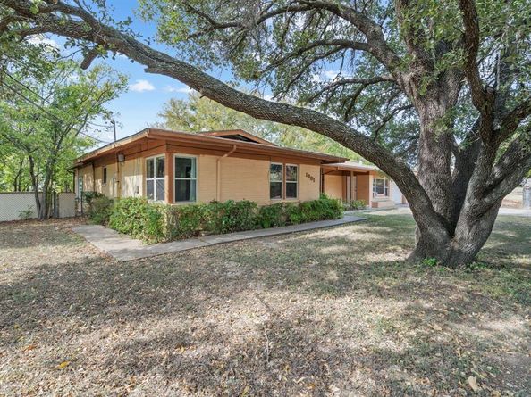 1801  Yale Street , River Oaks Texas 76114