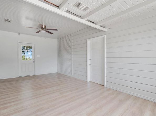 1801  Yale Street , River Oaks Texas 76114