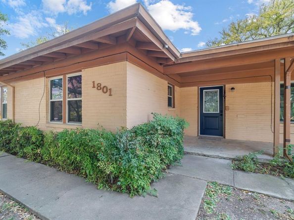 1801  Yale Street , River Oaks Texas 76114