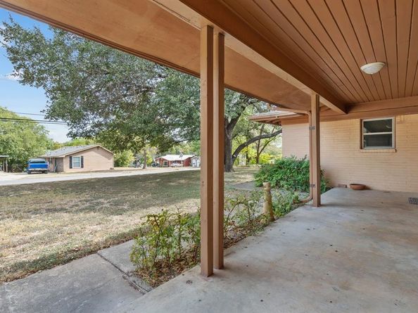 1801  Yale Street , River Oaks Texas 76114