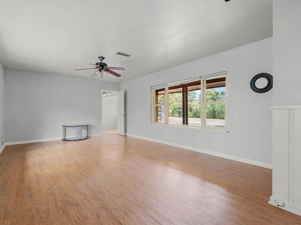 1801  Yale Street , River Oaks Texas 76114