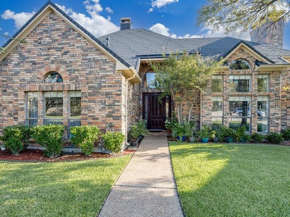9812  Canyon Crest Circle , Irving Texas 75063