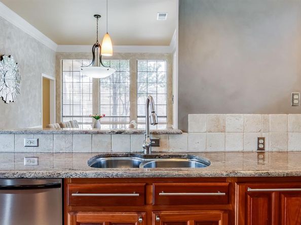 9812  Canyon Crest Circle , Irving Texas 75063