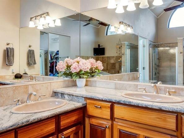 9812  Canyon Crest Circle , Irving Texas 75063