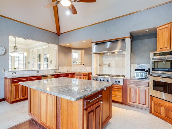 9812  Canyon Crest Circle , Irving Texas 75063