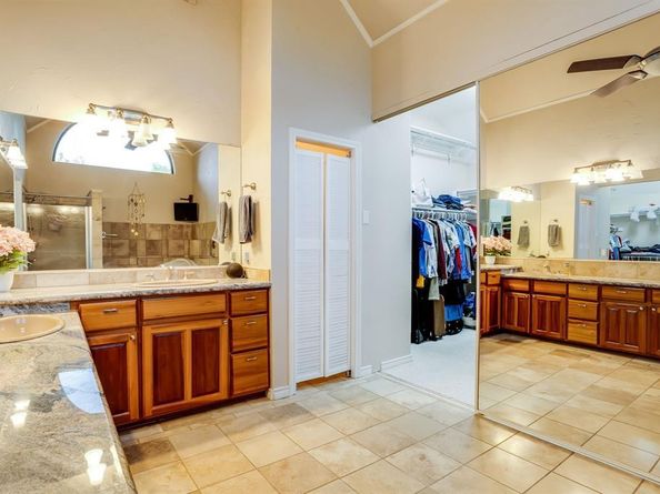 9812  Canyon Crest Circle , Irving Texas 75063