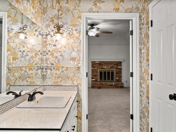 820  Newport Road , Fort Worth Texas 76120