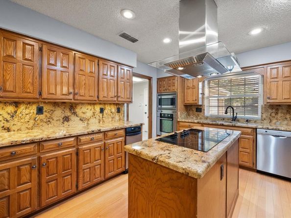 820  Newport Road , Fort Worth Texas 76120