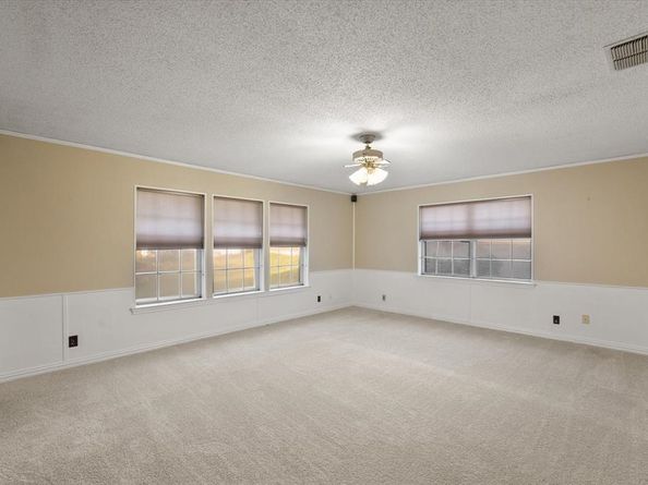 820  Newport Road , Fort Worth Texas 76120