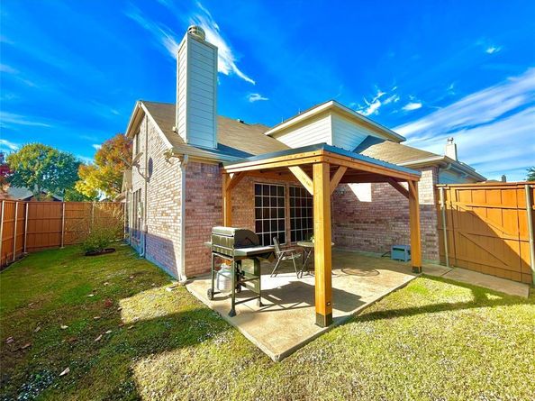 2122  TRICKLING CREEK Drive , Garland Texas 75041