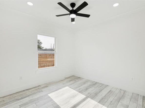 823 S Winnetka Avenue , Dallas Texas 75208