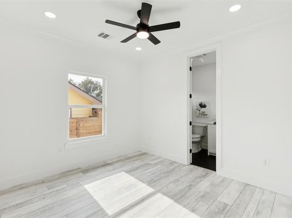 823 S Winnetka Avenue , Dallas Texas 75208