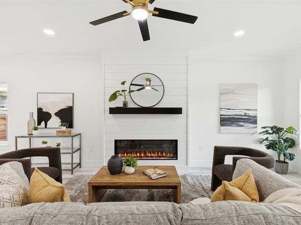 823 S Winnetka Avenue , Dallas Texas 75208