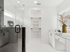 823 S Winnetka Avenue , Dallas Texas 75208