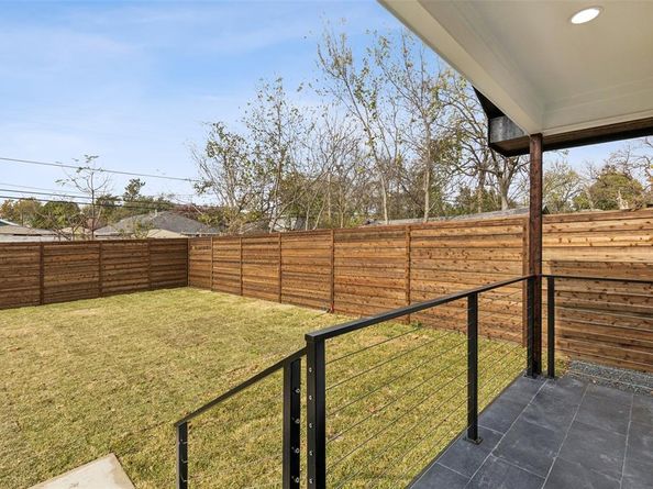 823 S Winnetka Avenue , Dallas Texas 75208