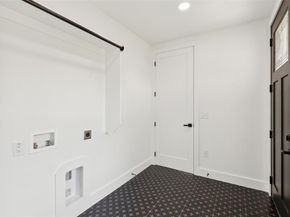 823 S Winnetka Avenue , Dallas Texas 75208