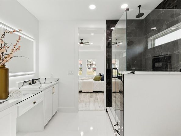 823 S Winnetka Avenue , Dallas Texas 75208