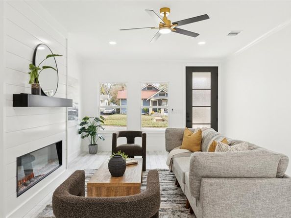 823 S Winnetka Avenue , Dallas Texas 75208