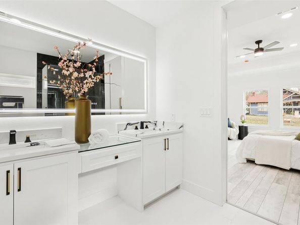 823 S Winnetka Avenue , Dallas Texas 75208