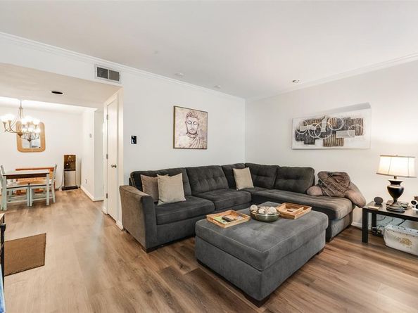 7510  Holly Hill Drive  111, Dallas Texas 75231