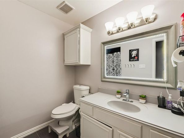 7510  Holly Hill Drive  111, Dallas Texas 75231