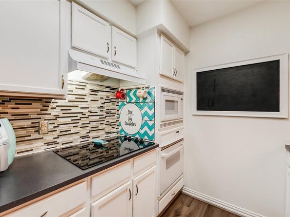 7510  Holly Hill Drive  111, Dallas Texas 75231