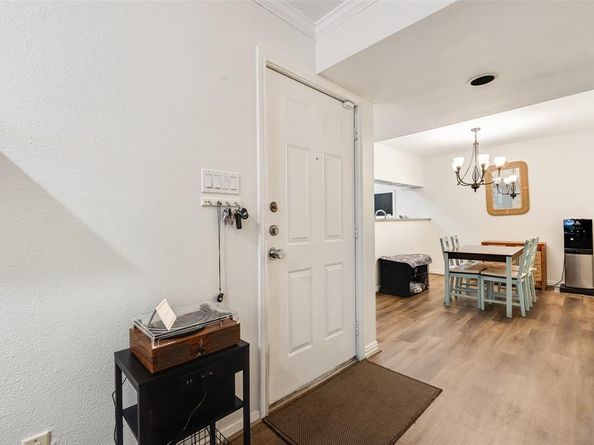 7510  Holly Hill Drive  111, Dallas Texas 75231